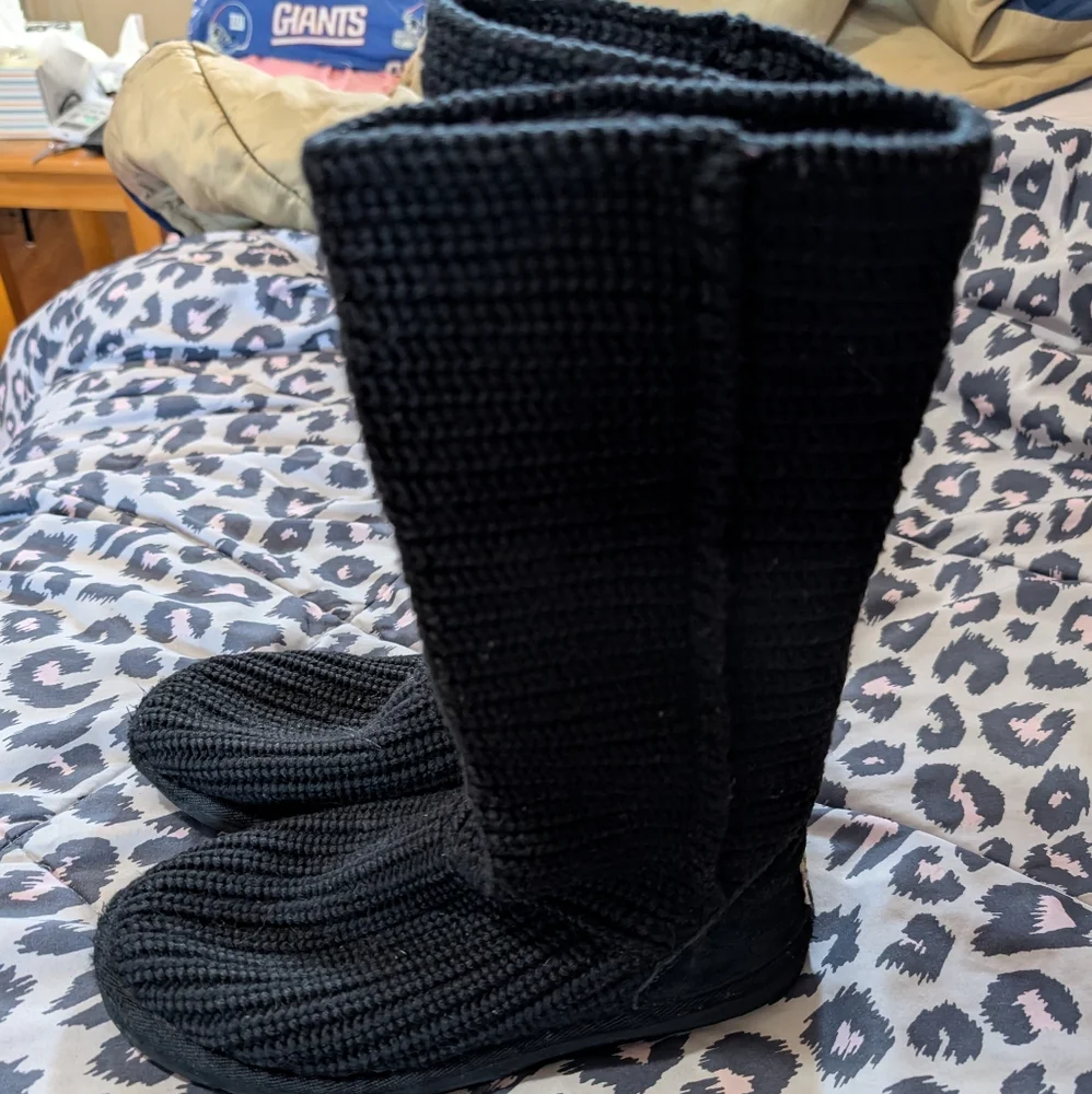 Ugg woman's size 6 classic crochet knit black boots